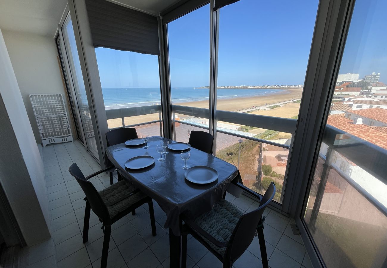 Appartement à Saint-Gilles-Croix-de-Vie - SG04144 Appartement au pied de la grande plage de