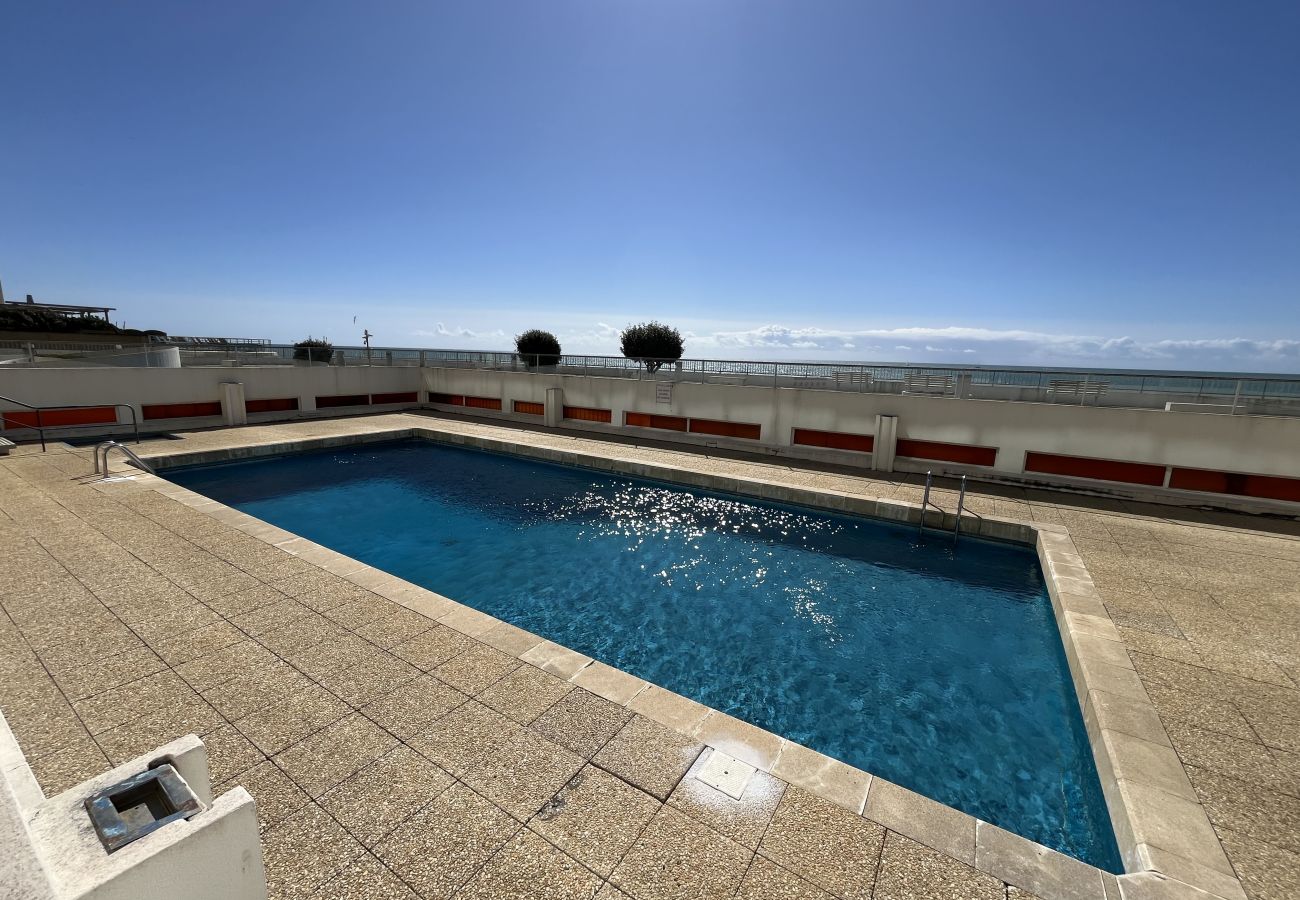 Appartement à Saint-Gilles-Croix-de-Vie - SG06140 Appartement face mer avec piscine en roof