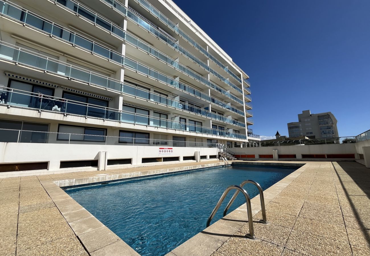 Appartement à Saint-Gilles-Croix-de-Vie - SG06140 Appartement face mer avec piscine en roof